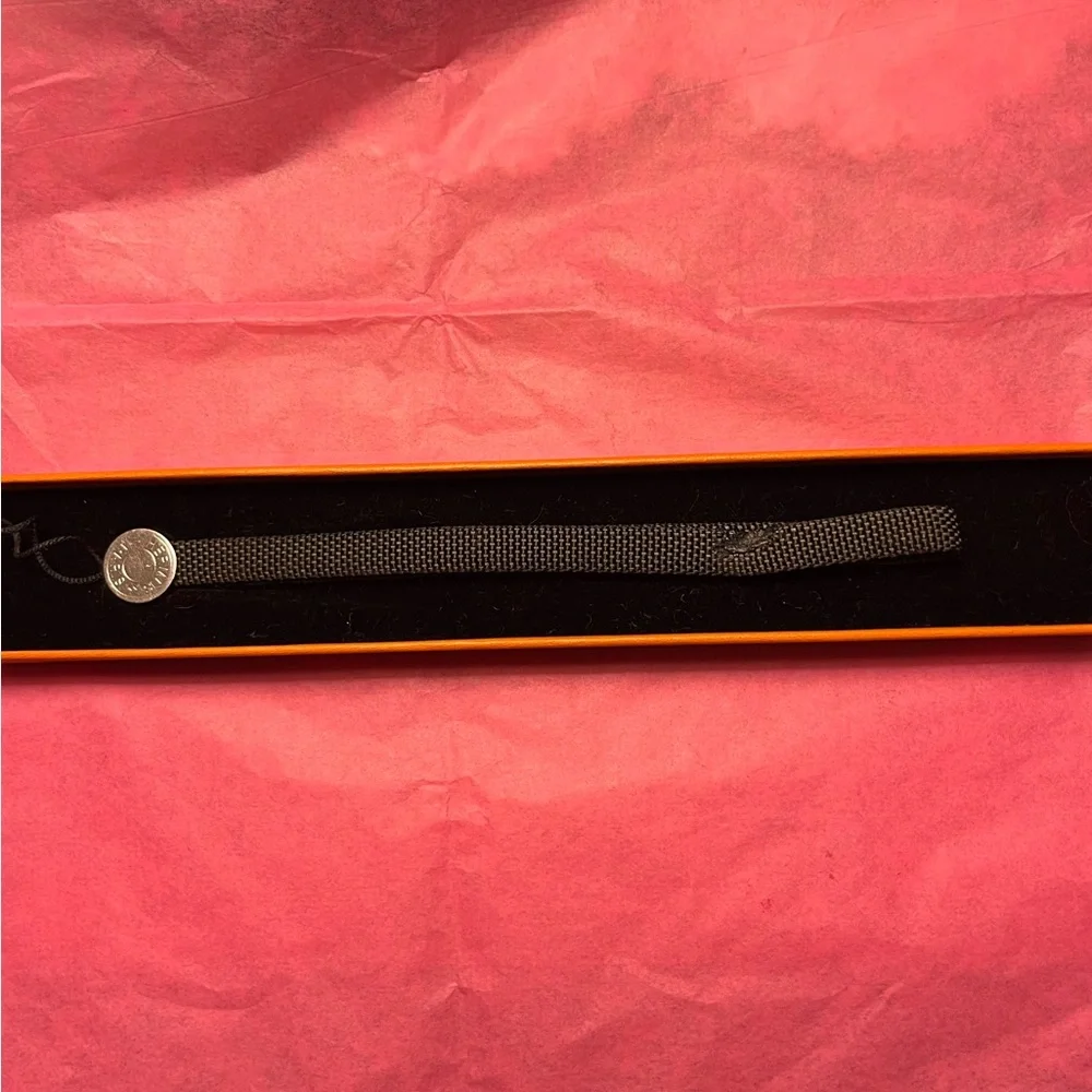 Hermès wristlet/phone strap with manufacturer flaw NIB - Picture 3 of 4